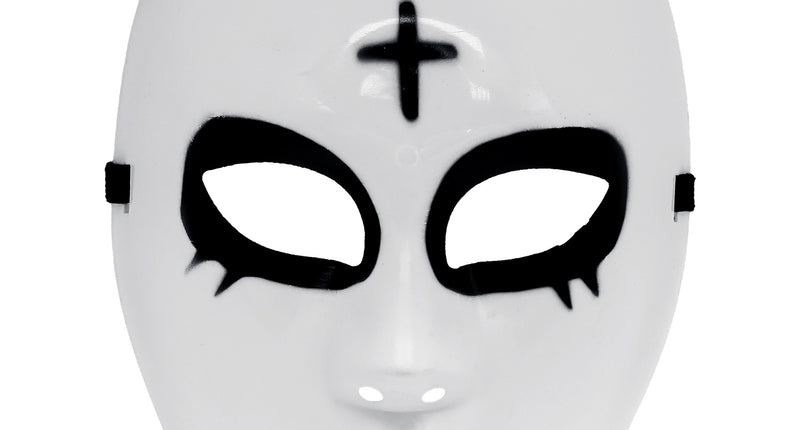 Satanisch masker wit hard kunststof met zwart omgekeerd kruis en gestikte mond, vooraanzicht