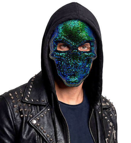Schedel masker pailletten close-up met iriserende pailletten in blauw en groen