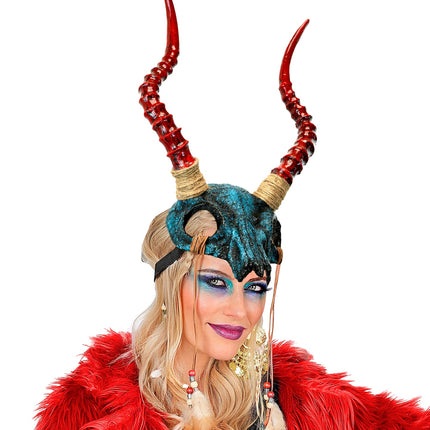 Sjamaan masker stier schedel op blond haar, blauwe schedel met rode hoorns en kralenkoordjes