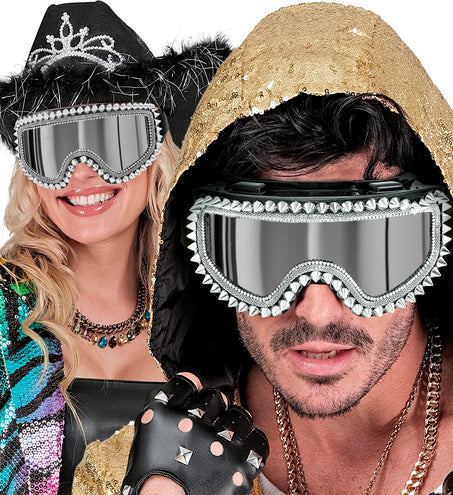 Ski-bril 80's zilver Maud gedragen door dame en heer op apresski-feest