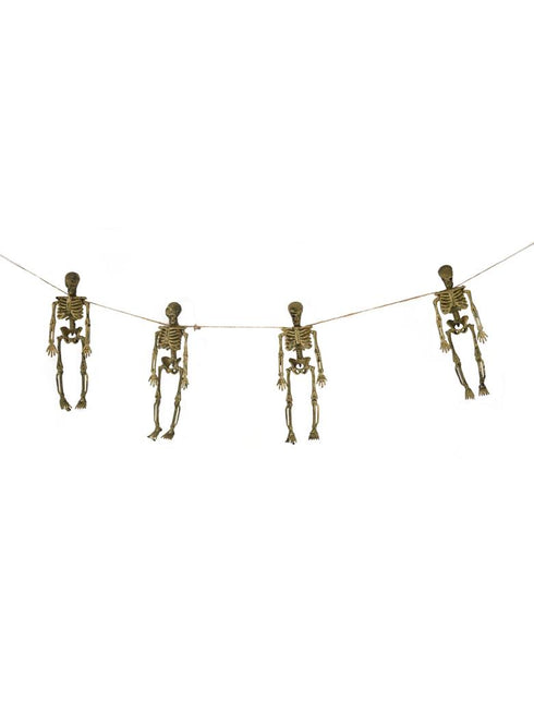 Slinger met skeletten voor Halloween: vier bungelende skeletjes aan een gespannen touwkoord