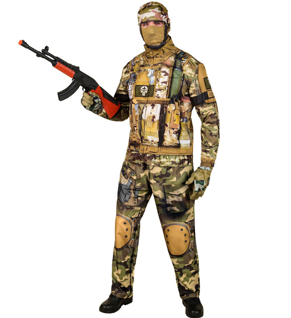 Soldaat kostuum Leo gedragen met masker en handschoenen, camouflage in groen, bruin en zandkleur