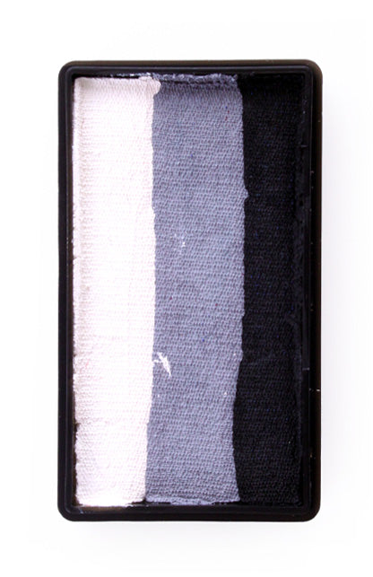 Splitcake zwart-grijs-wit 28 gram met witte, grijze en zwarte baan in zwart kunststof bakje