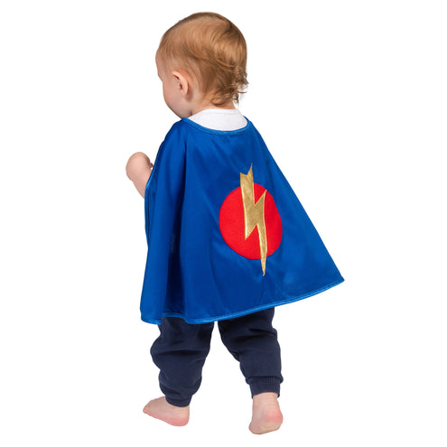 Super Hero Baby pak Thijsje achterzijde: blauwe cape met rood schild en gouden bliksem