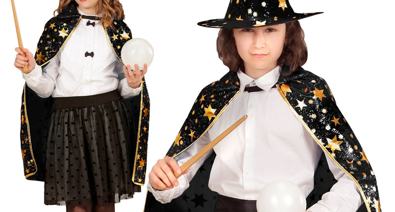 Ti-Ta-Tovenaars cape met sterren voor kinderen, zwart met gouden sterren en puntige hoed, gedragen door meisje en jongen