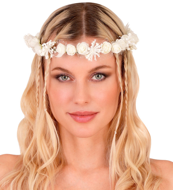 Tiara bloem wit op blond haar, krans van witte roosjes over het voorhoofd