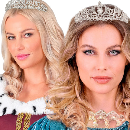 Tiara strass voor dames gedragen in blond haar, twee varianten van de zilveren haarkroon