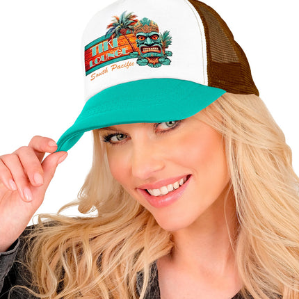 Tiki pet op het hoofd van een dame, turquoise klep afgerond naar voren