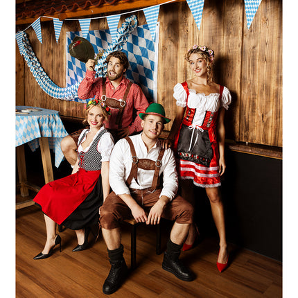 Tiroler hoed Ewald de luxe gecombineerd met lederhose en geruit hemd tijdens een Beiers feest