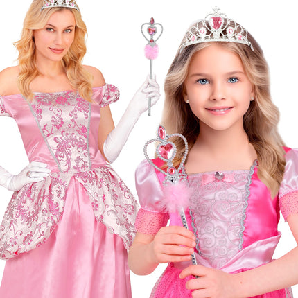 Toverstaf prinsessen met marabou vastgehouden door meisje en vrouw in roze prinsessenjurk