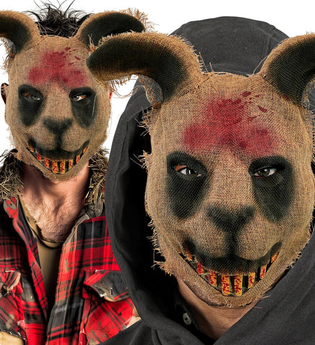 Twee griezelige konijnenmaskers gedragen door modellen, met en zonder capuchon