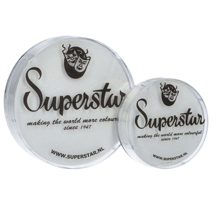 Twee potjes witte aquaschmink Superstar naast elkaar met opdruk op het deksel