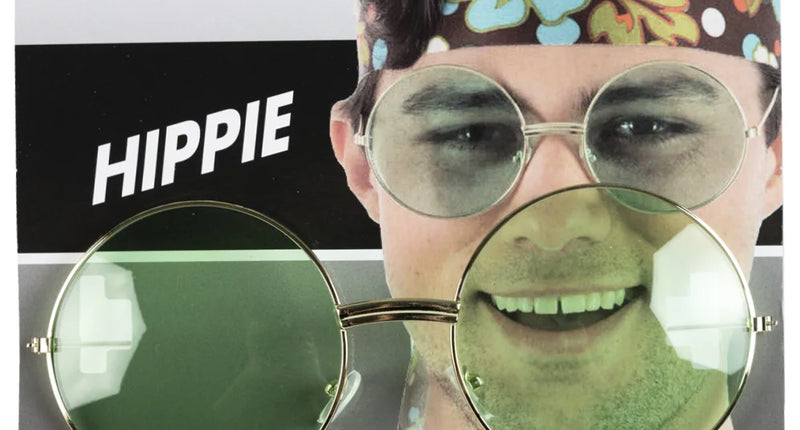Uilebril goud met grote ronde groene glazen, hippiebril op verpakkingskaart met hippiethema