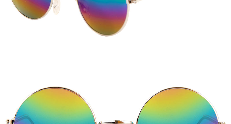 Uilebril regenboog met ronde spiegelglazen en zilverkleurig montuur voor een hippiefeest