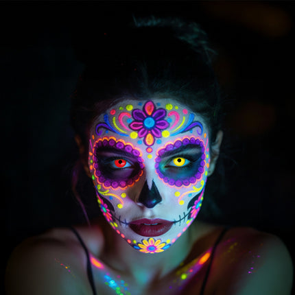 UV Burst contactlenzen rood geel in het donker, oplichtend onder blacklight voor een blacklightfeest