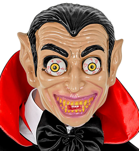 Vampiermasker gedragen met rode capekraag, close-up van de bloeddoorlopen wiebelogen