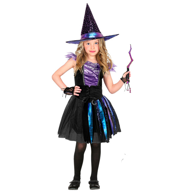 Vingerloze handschoenen met sterren en maan gedragen bij zwart-paarse heksenjurk voor Halloween