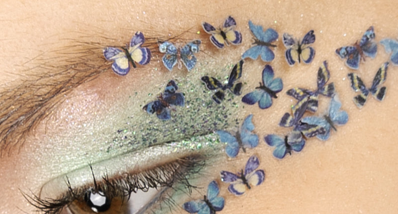 Vlinders in wax blauw als eyedesign, blauwpaarse vlindertjes van ooglid naar slaap met groene glitter
