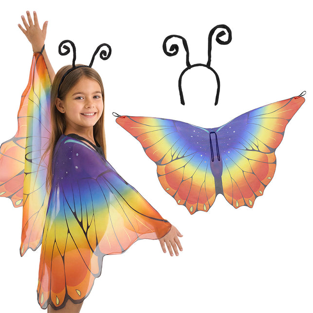 Vlinderset Lovely butterfly met regenboogvleugels en zwarte haarband met krulsprieten, gedragen door een meisje