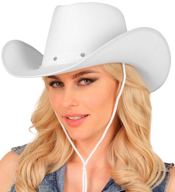 Witte cowboyhoed voor dames met stormkoord onder de kin geknoopt