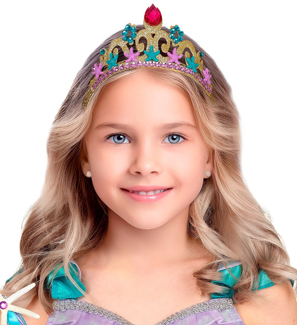 Zeemeermin tiara op los blond haar van een meisje, goudkleurige beugel met lila steentjes