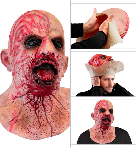 Zombie hoofdmasker zijaanzicht en het oprekken van het latex om over je hoofd te schuiven