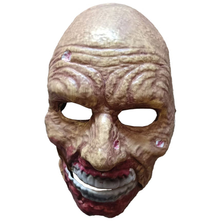 Zombiemasker close-up met gerimpeld voorhoofd, wondjes en grijnzende tandenrij