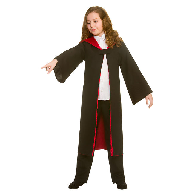 Zwart tovenaarsgewaad gedragen over witte blouse en zwarte broek, magiër kostuum voor Halloween