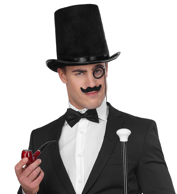 Zwarte hoge hoed met opkrullende rand, gedragen bij een klassieke herenlook voor een themafeest