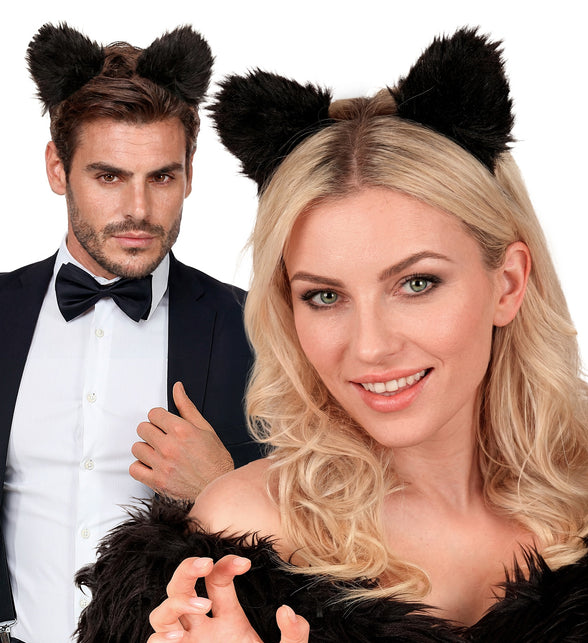 Zwarte kat oortjes op haarclips gedragen door vrouw en man op een themafeest