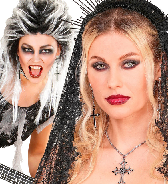 Zwarte kruisoorhangers Noah bij donkere make-up en zwarte kant voor Halloween
