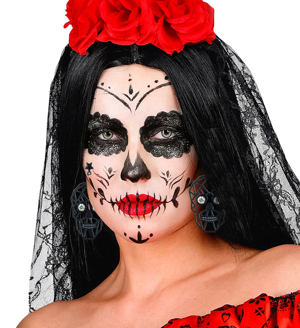 Zwarte schedeloorbellen bij suikerschedel-make-up met rode lippen, Halloween