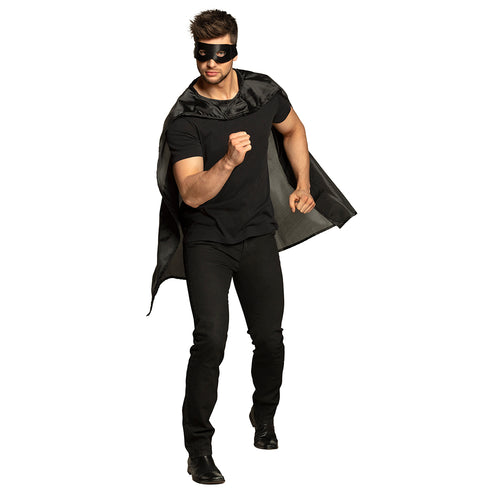 Zwarte superheldencape met glanzende kraag en zwart oogmasker gedragen door man