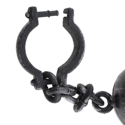 Funny Fashion Gevangene jumbo bal met ketting 55 cm