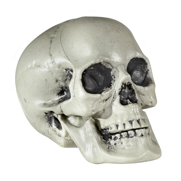 Nep schedel plastic 21cm in botwit met donkere oogkassen en tandenrij, halloweendecoratie